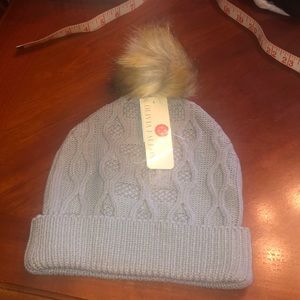 NWT cable knit grey beanie with Pom Pom. One size “as is”
